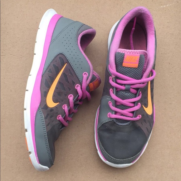 Nike - Picture 2 of 5